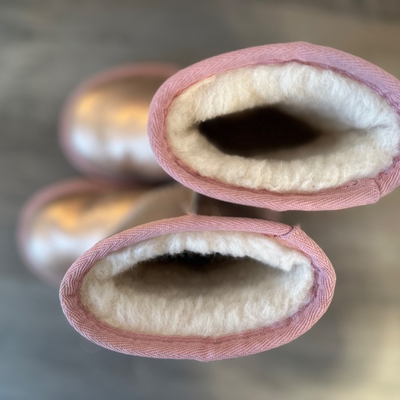 UGG Kids | Classic II Metallic Glitter in Rose Gold - Picture 4 of 7